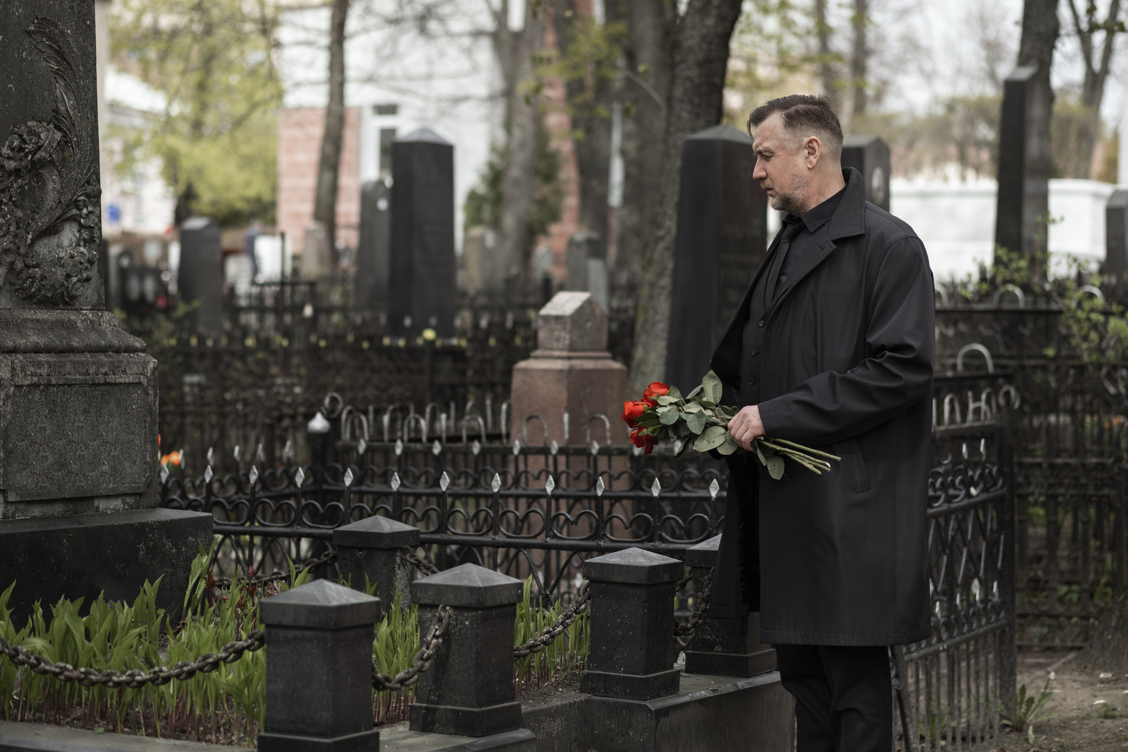 Могила актера Николая Сличенко на Троекуровском кладбище оказалась заброшена